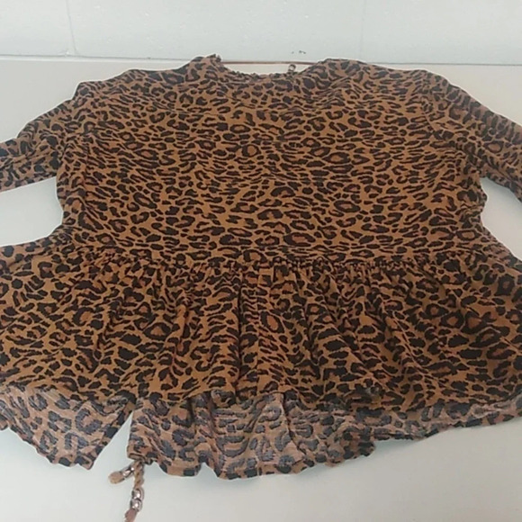 TIME AND TRU ASYMETRICAL PEPLUM SHIRT IN LEOPARD - Picture 10 of 11